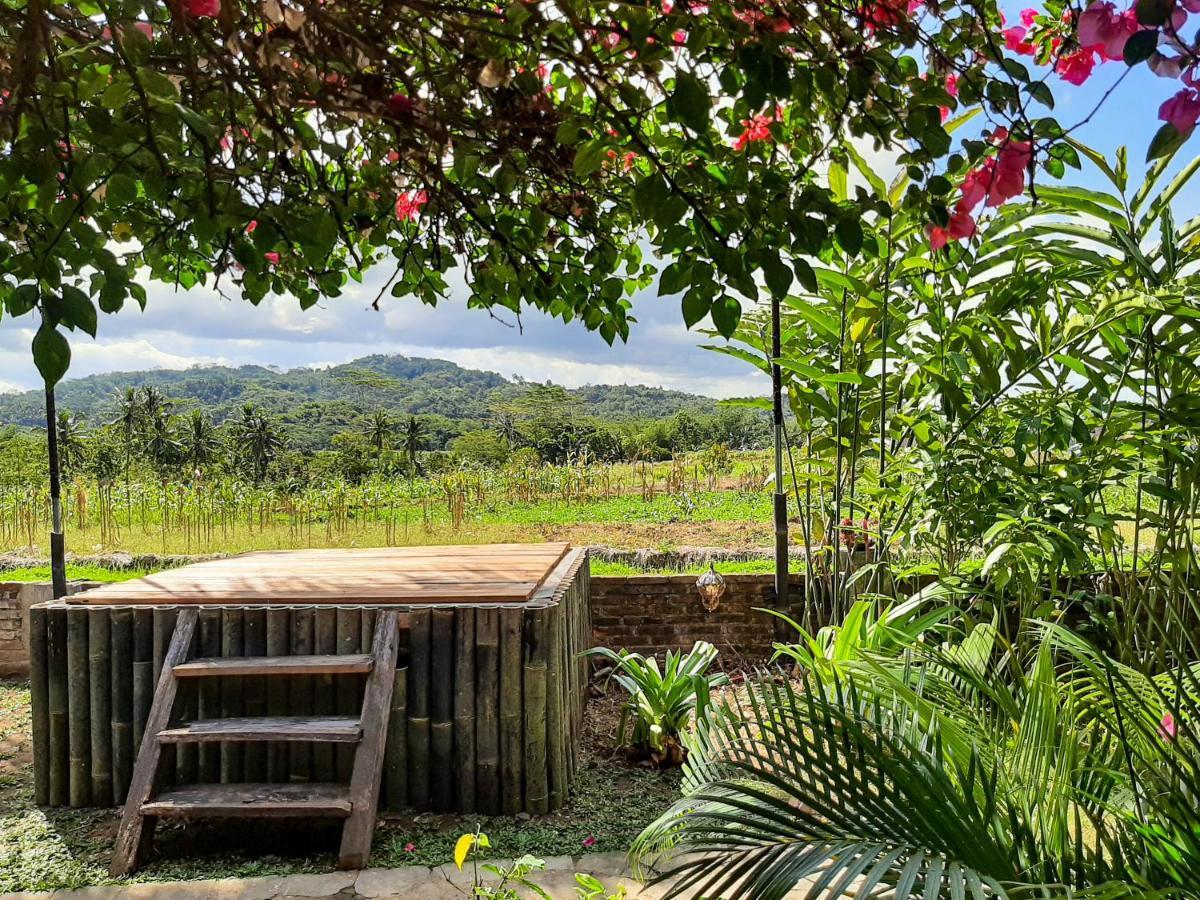 Janur Bungalow Magelang Buitenkant foto